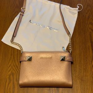 MICHAEL KORS KARLA CROSSBODY SATCHEL BAG.